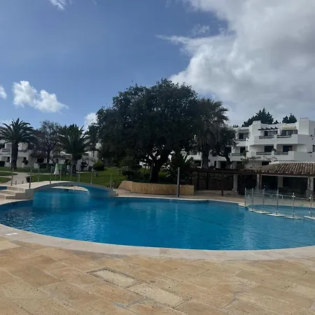 Acolhedor T1, Vista Piscina , Balaia Golf Village Апартаменты *