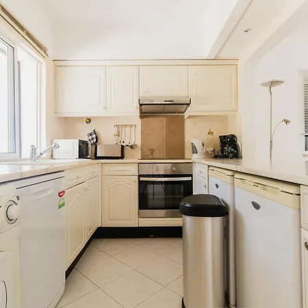 Acolhedor T1, Vista Piscina , Balaia Golf Village דירה