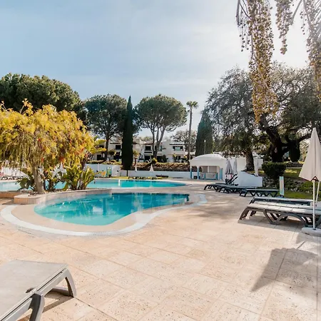 Acolhedor T1, Vista Piscina , Balaia Golf Village Apartment