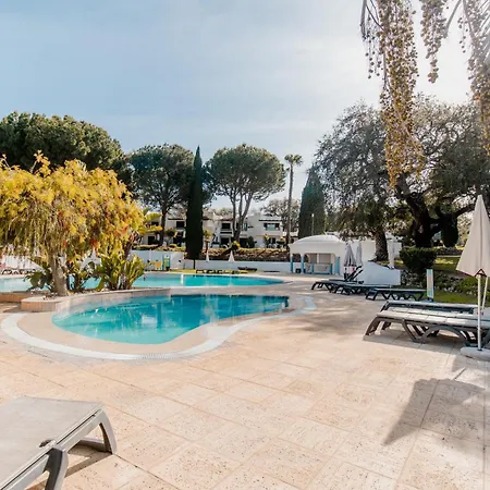 Acolhedor T1, Vista Piscina , Balaia Golf Village Appartement